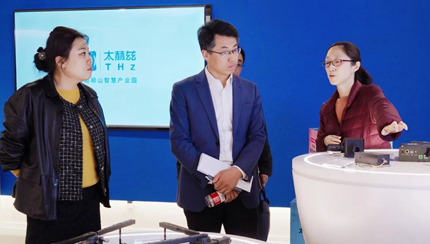 青島市市南區(qū)副區(qū)長張軍調(diào)研青源峰達太赫茲科技