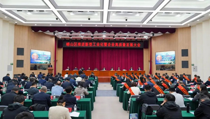 質(zhì)造嶗山 菁英篤行 | 青源峰達創(chuàng)始人朱新勇榮膺"2024嶗山菁英企業(yè)家" 稱號！