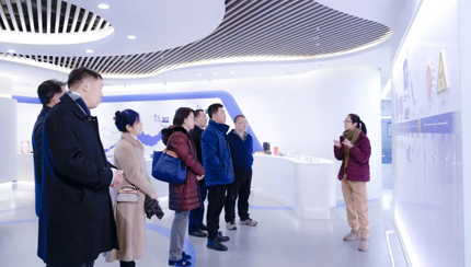 青島市人大常委會副主任韓守信調(diào)研青源峰達太赫茲技術(shù)創(chuàng)新發(fā)展